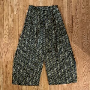 Max Mara sz 2 Silk Patterned side slit crop Pants great condition